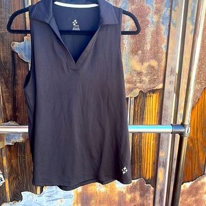 Sleeveless, collared golf shirt